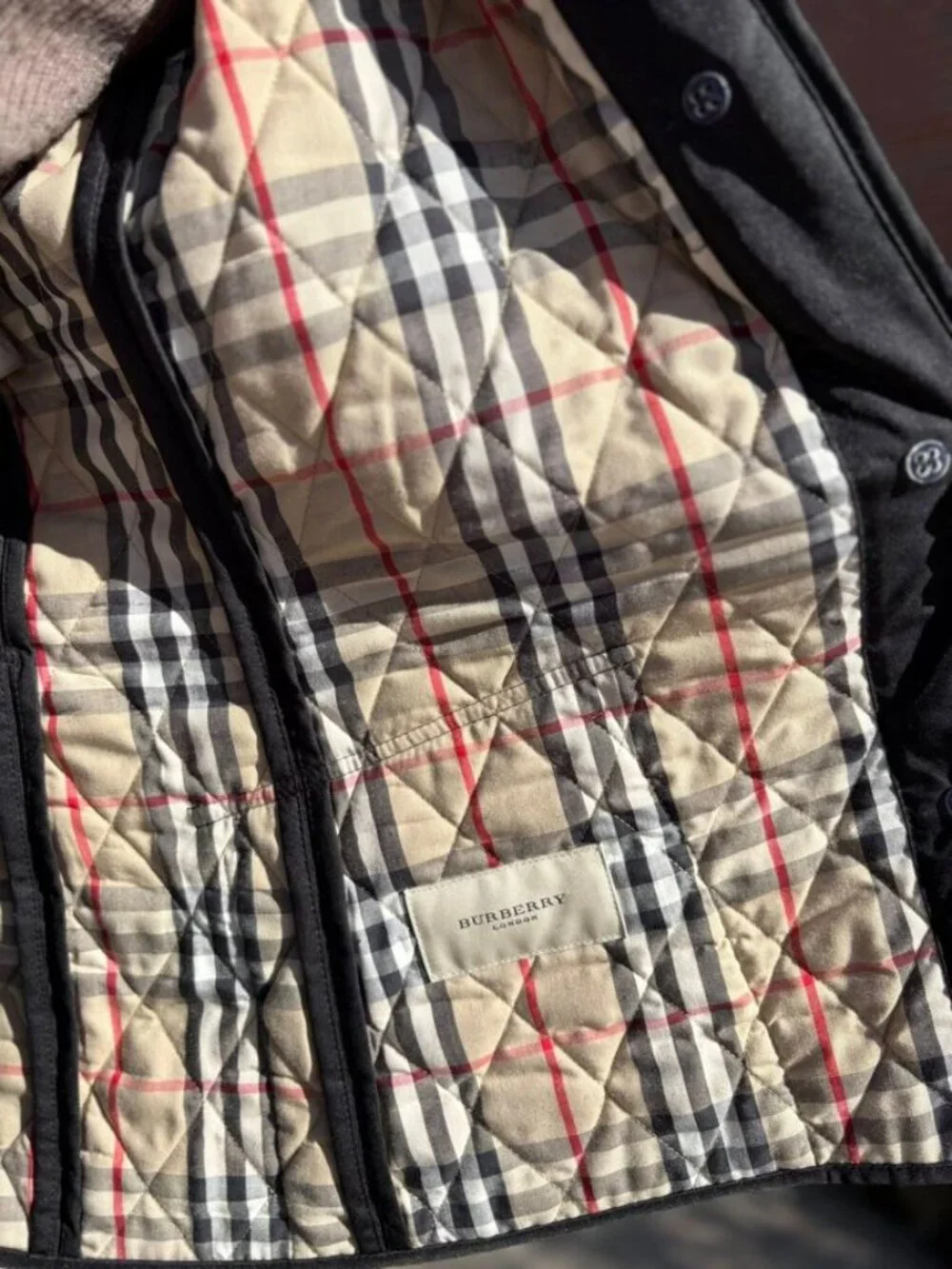 Burberry Quilted Belted Jacket - Size Medium - Picture 7 of 12